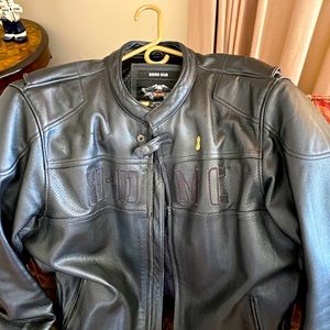 Harley Davidson heavy leather jacket 7pounds.